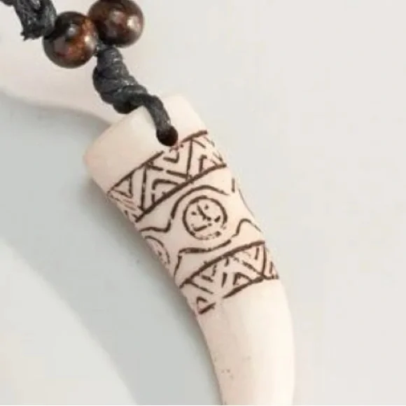 New Unisex White Carved Handmade Horn Wolf Fang Wood Beaded Leather Necklace - Picture 4 of 9